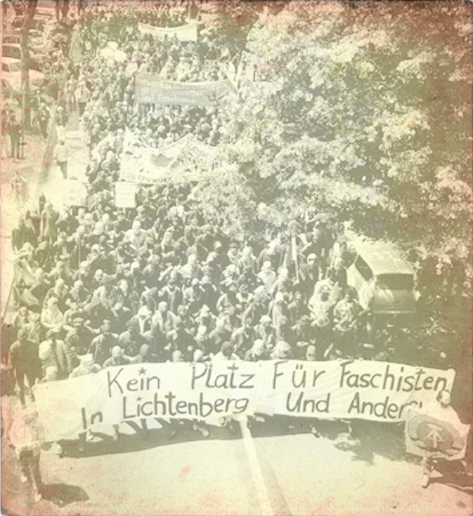 Berlin-Lichtenberg 1990 - Demonstration Gegen die Zentrale der "Nationalen Alternative"